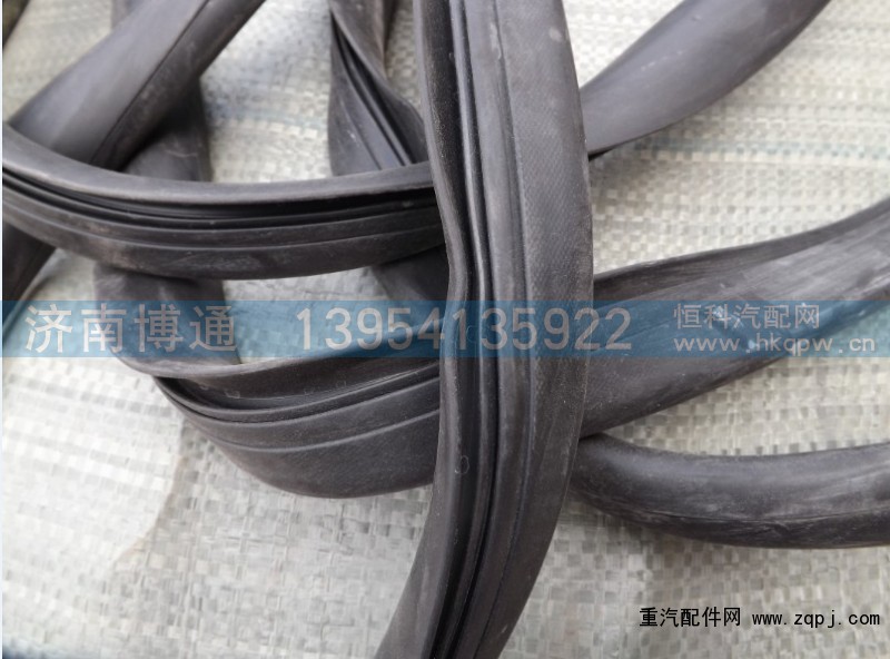 AZ1642710002,豪沃前挡风胶条,济南博通重汽备件库