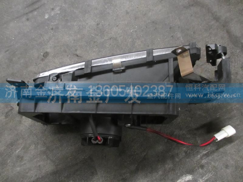 DZ9100726040,前雾灯总成右,济南金广发商贸有限公司
