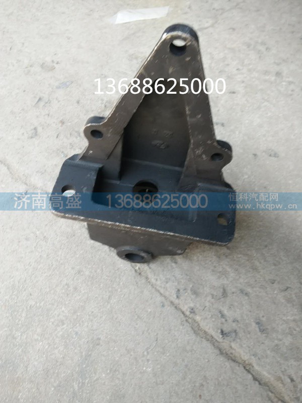 DZ9114520010,前簧前支架,济南高盛重汽配件销售公司