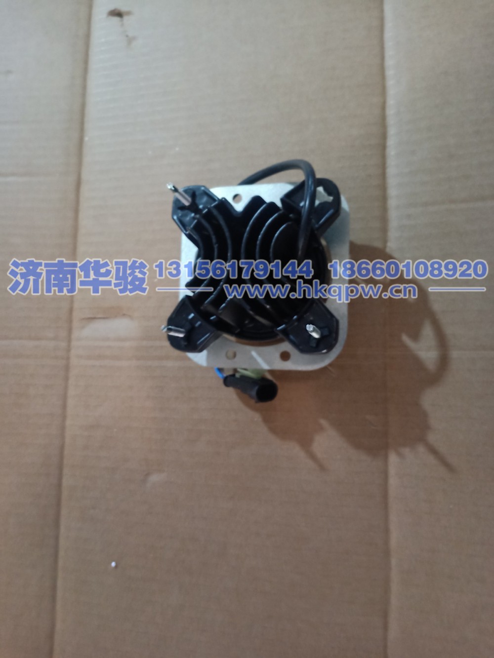 41LN2505-16200右前雾灯总成  华菱  星凯马  汉马 甲醇 新能源 G2