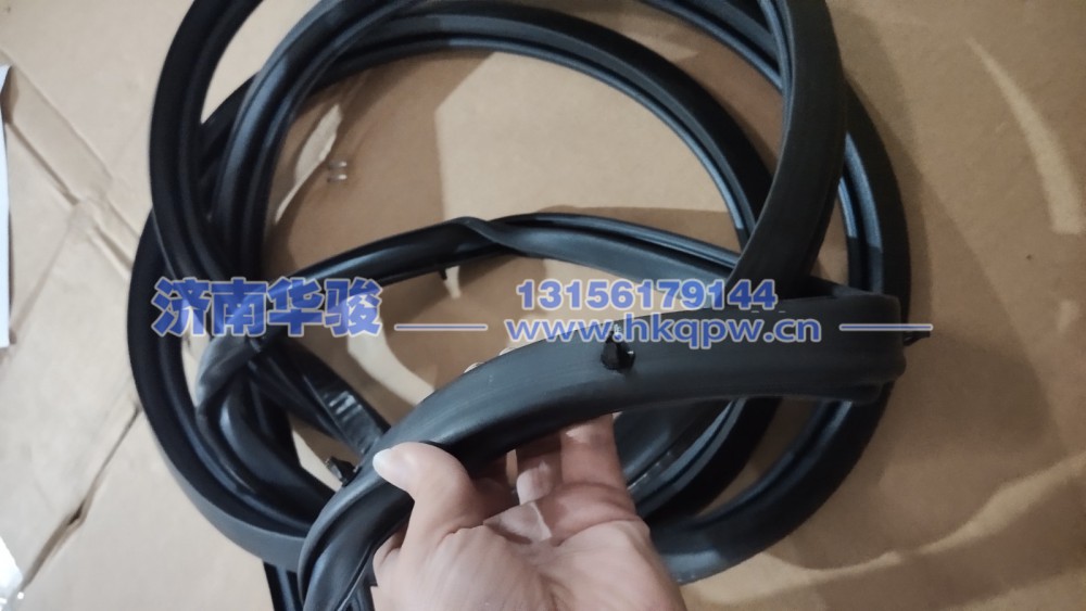61B-07056右門框密封條總成