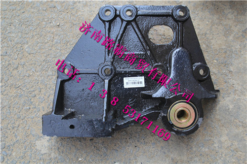 DZ9114526272.jpg,F3000前簧后支架,济南汇德卡汽车零部件有限公司