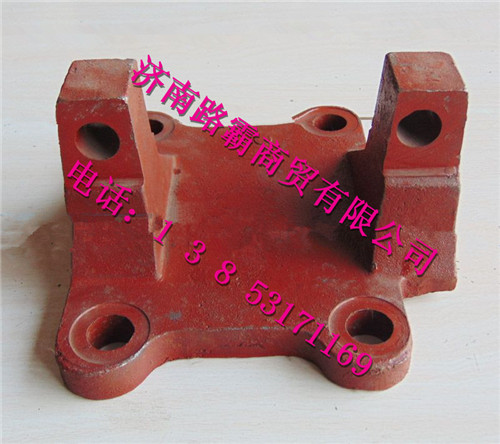 DZ9114520037.jpg,下推力杆支架,济南汇德卡汽车零部件有限公司