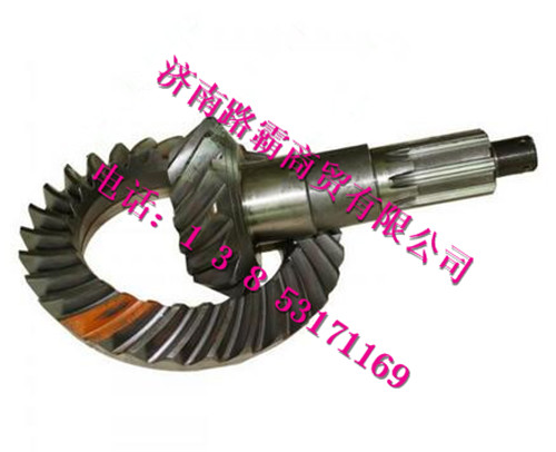 DZ9112320670.jpg,后桥17  28盆角齿,济南汇德卡汽车零部件有限公司