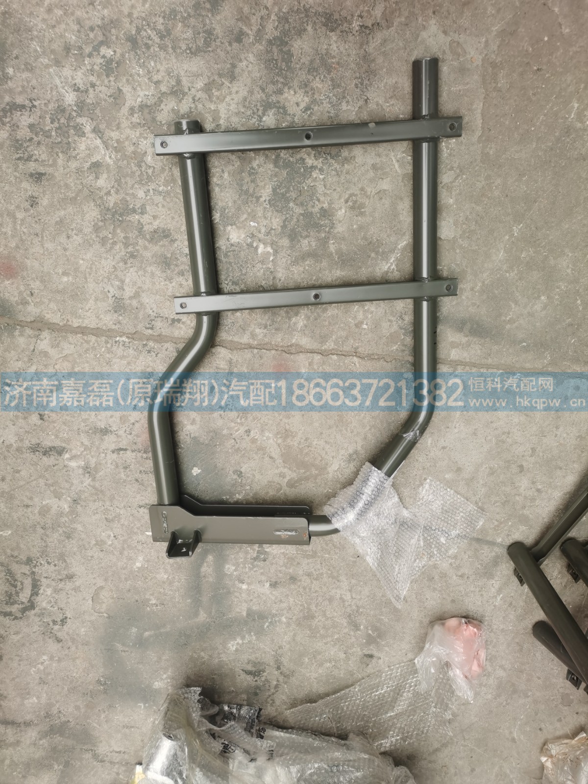 WG1664232331左前轮后挡泞板支架
