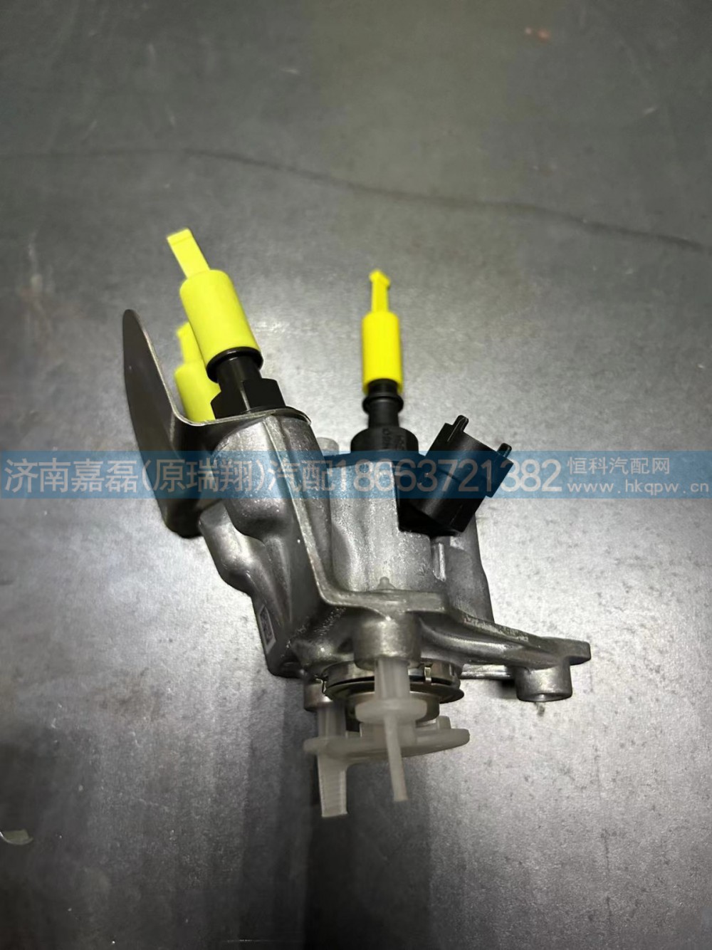 WG9925561030/重汽豪沃尿素喷嘴（6孔）