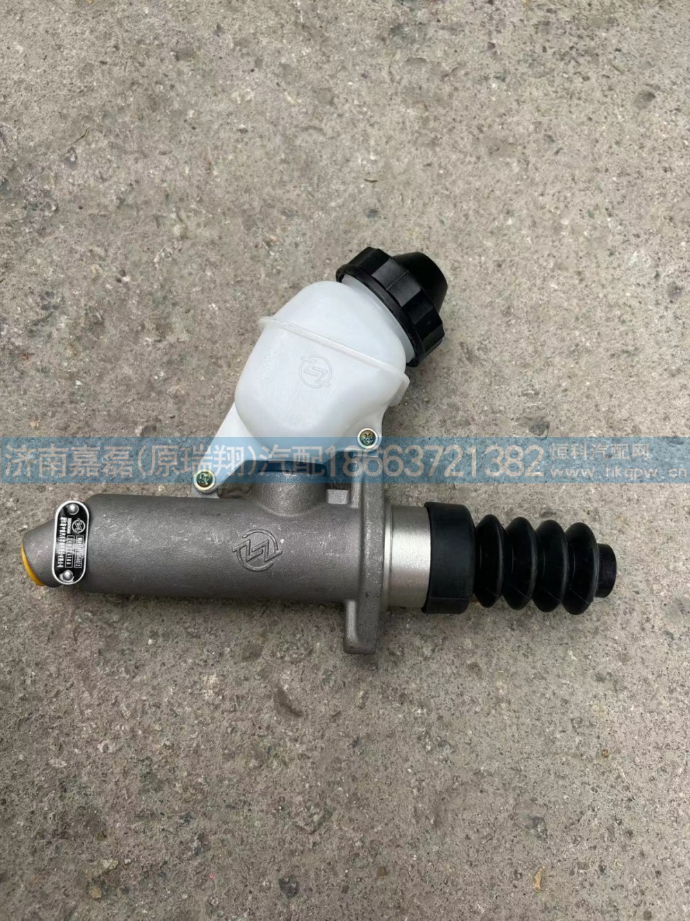 WG9925230540/重汽豪沃 T7H离合器总泵及储油罐总成