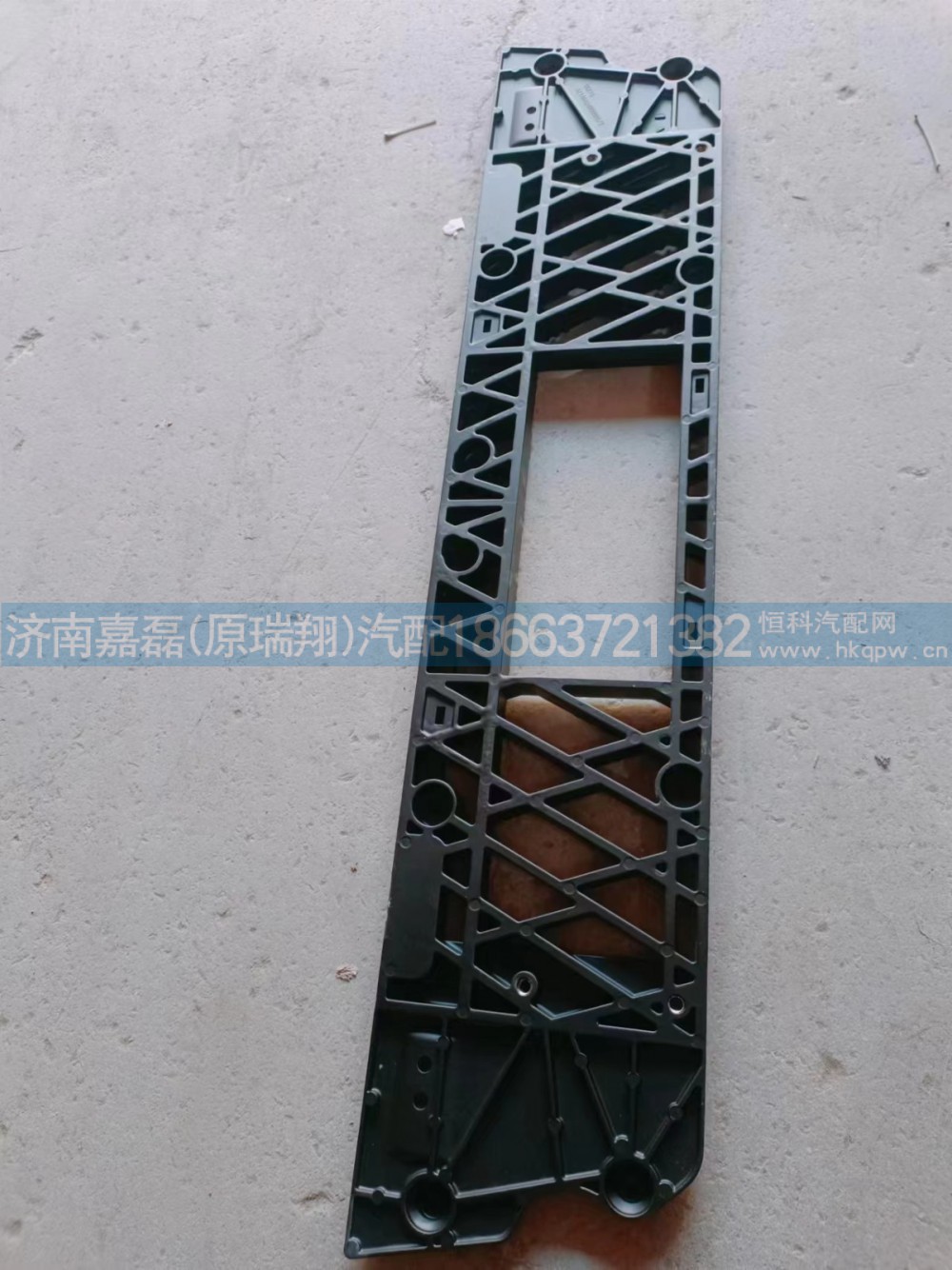 AZ16D424000005汕德卡保险杠防滑板