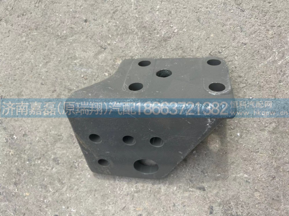 WG9925930031豪沃A7 右保险杠支架
