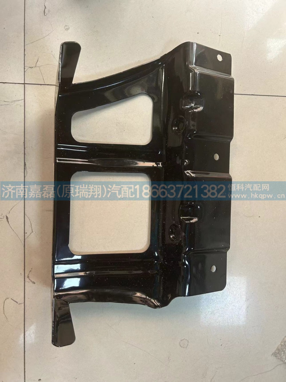 WG1664235028豪沃T5G右前翼子板加强板