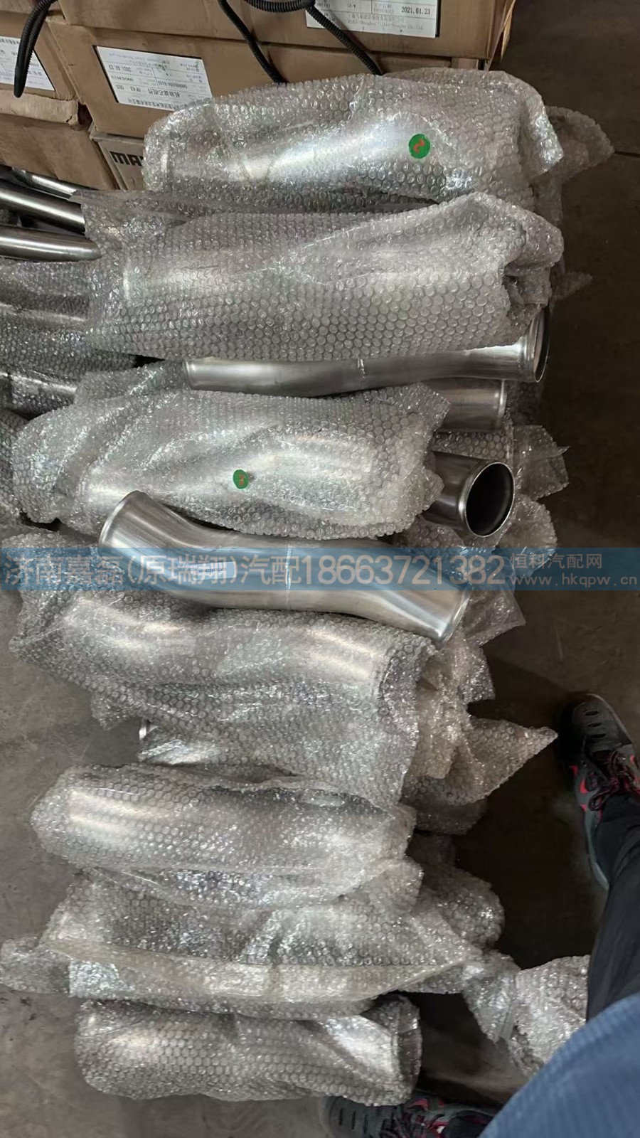 WG9525532303中冷器进气钢管