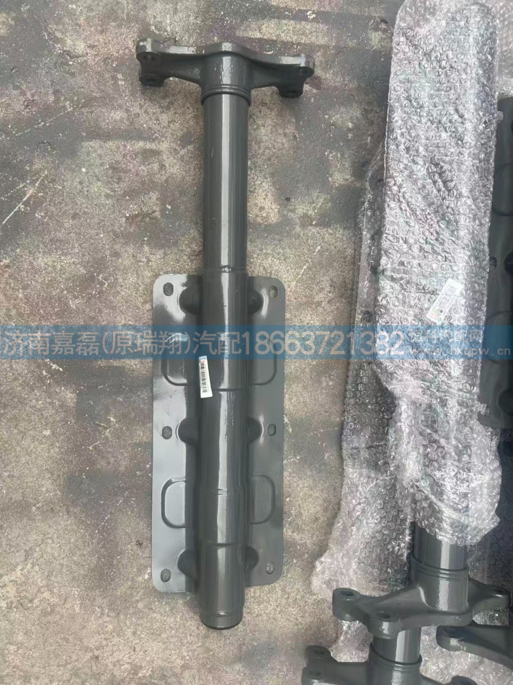 WG9525950539豪瀚N7G中间轮罩支架