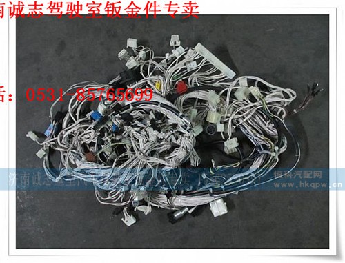 DZ95189772600,,济南诚志重型汽车驾驶室钣金件专卖