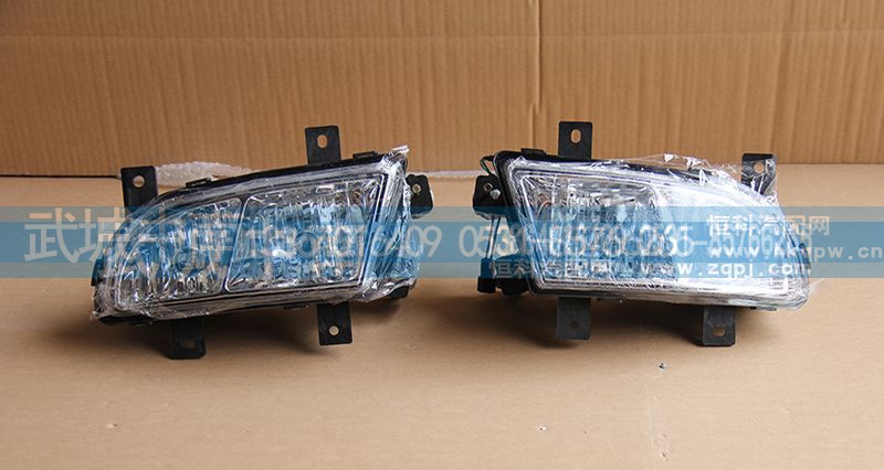 AZ9719720025,左前霧燈 豪沃10款,濟南武城重型車外飾件廠