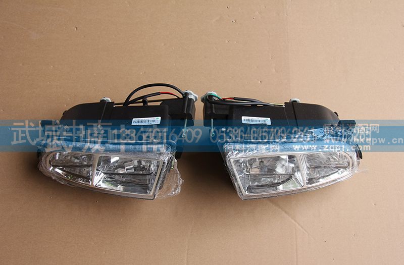 AZ9719720025,左前霧燈 豪沃10款,濟南武城重型車外飾件廠