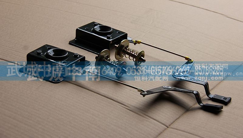 WG1642110027,面罩锁总成 左豪沃,济南武城重型车外饰件厂