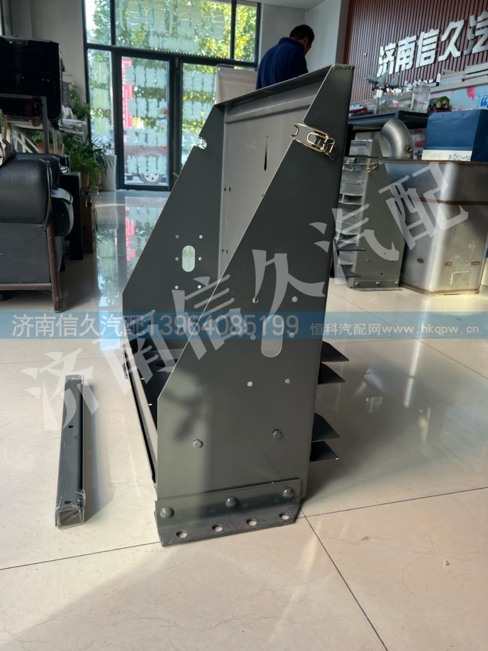 WG9925761120,新型電瓶箱總成（TGA車架）,濟南信久汽配銷售中心