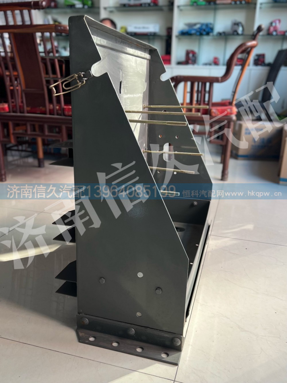WG9925760110,新型電瓶箱總成,濟(jì)南信久汽配銷售中心