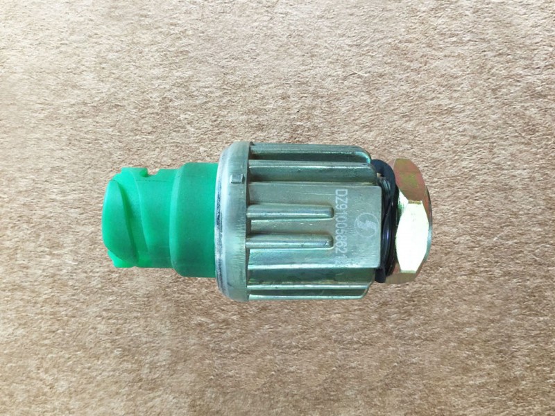 DZ9100586212 离合器-辅助制动开关(常闭)