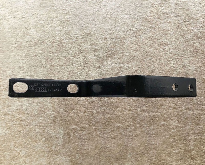 DZ96259541528,排氣管支架Exhaust pipe support,濟(jì)南向前汽車配件有限公司