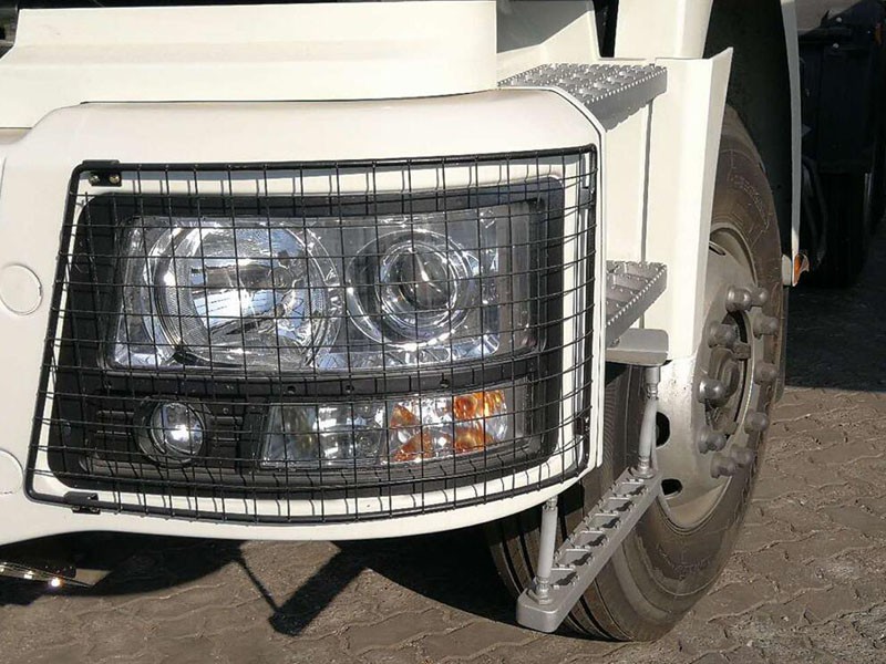 SZ981000732,左前照燈防護(hù)柵 Left headlight shield,濟(jì)南向前汽車配件有限公司