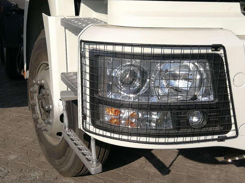 SZ981000737,右前照燈防護(hù)柵 Right headlight shield,濟(jì)南向前汽車配件有限公司
