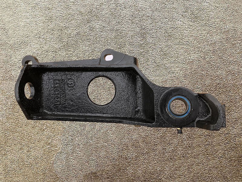 DZ14251430056,前悬右支座总成Front overhang right bearing,济南向前汽车配件有限公司