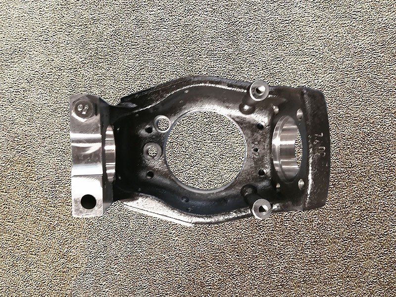 DZ9100410039/40,Steering drive axle knuckle,济南向前汽车配件有限公司