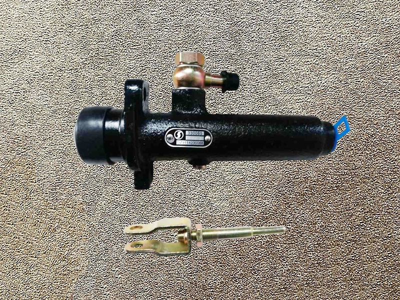 DZ9114230068,Clutch master cylinder,济南向前汽车配件有限公司