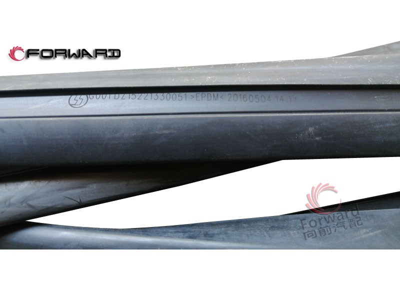 DZ15221330051 左车门玻璃泥槽,Left door glass groove,济南向前汽车配件有限公司
