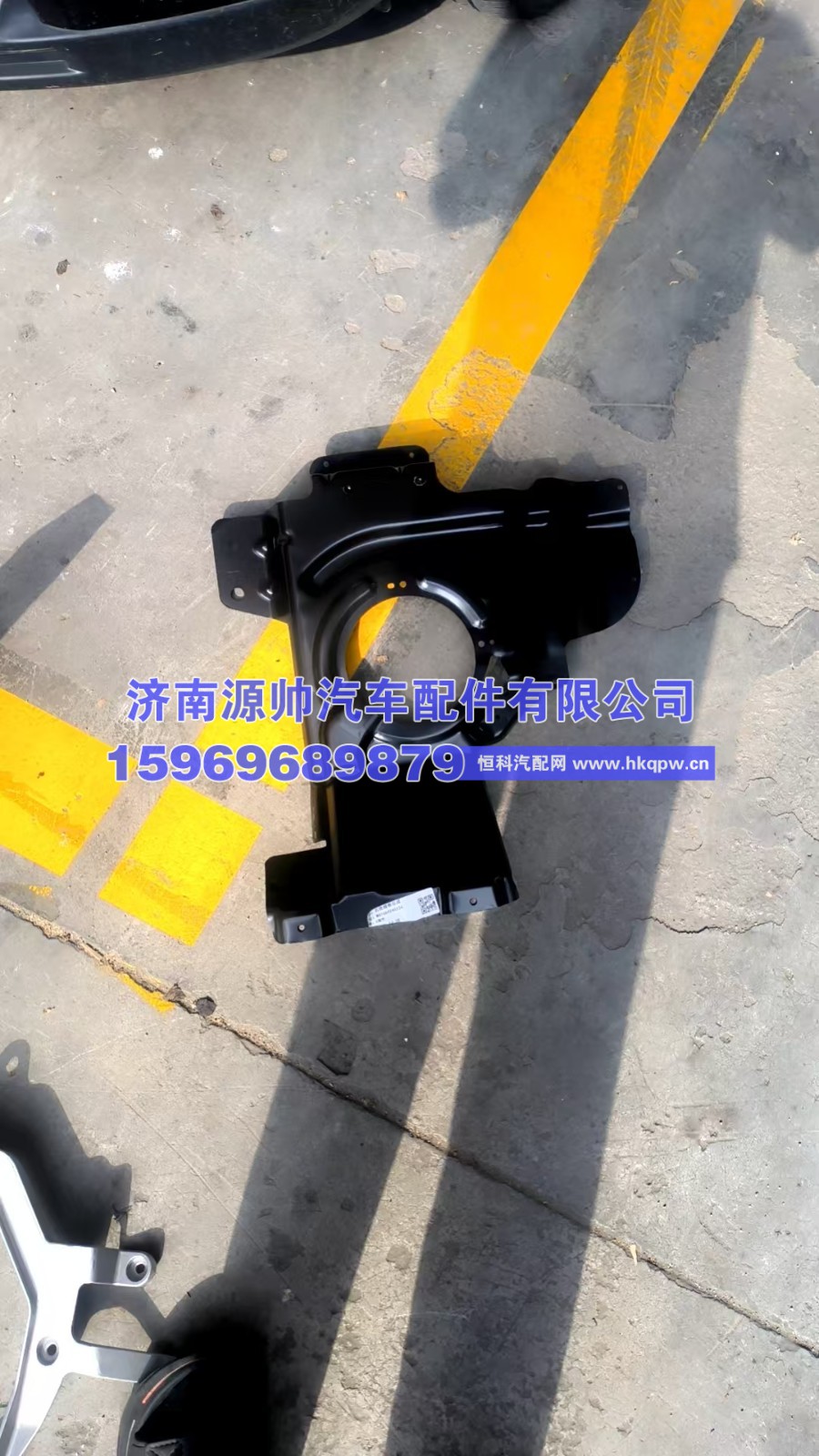 豪沃TX保险杠右连接板WG1664245124