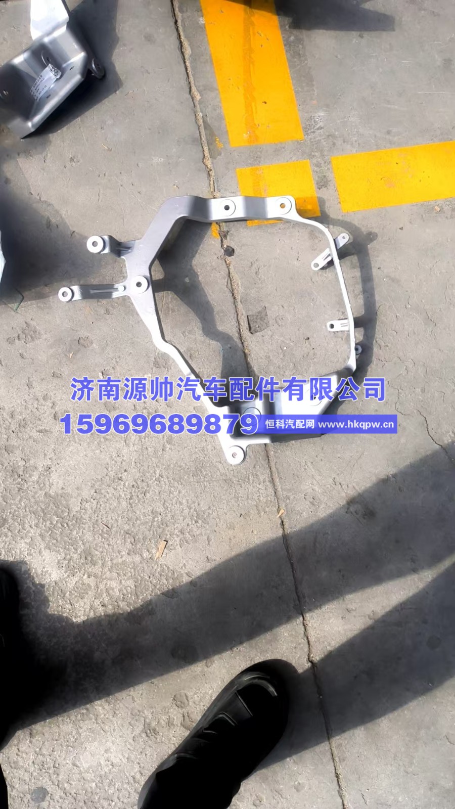 豪沃TX大灯支架WG9925720130