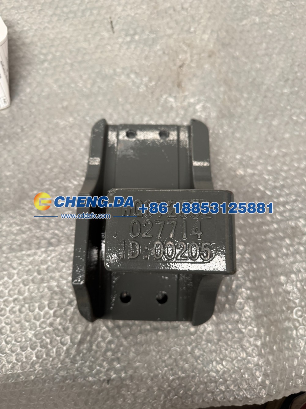 WG9725520277钢板弹簧座 左