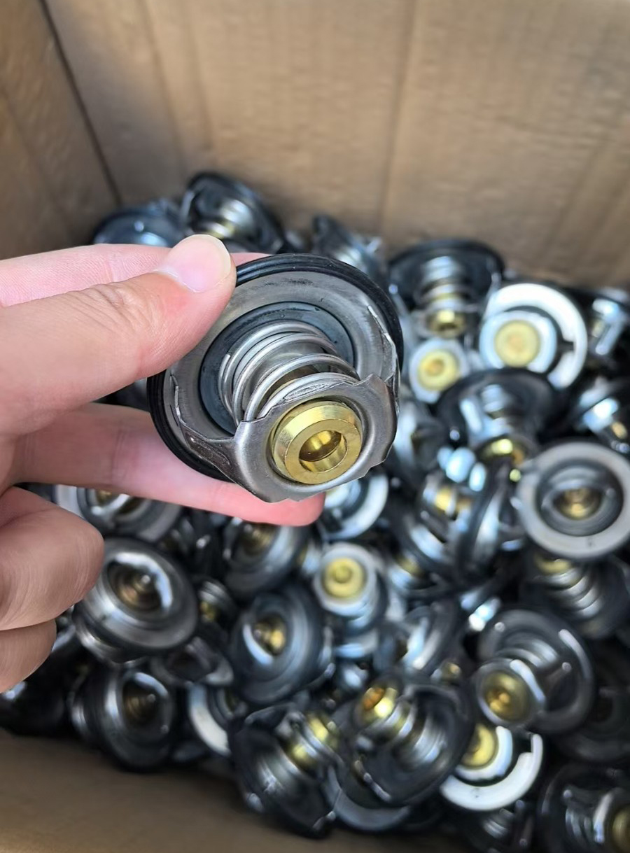 杭发MC04MC3.8节温器芯83度070V06402-0258