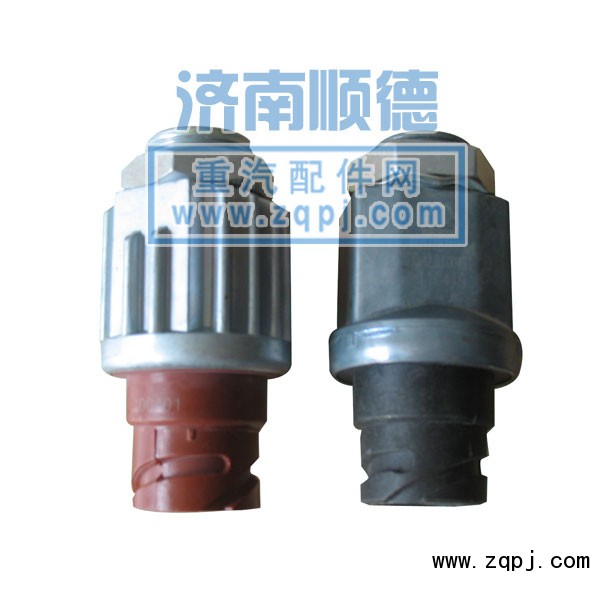 WG9100710004,离合器开关，制动灯开关,济南顺德重汽商贸有限公司