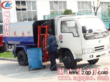 东风小霸王挂桶式垃圾车www.zgqzc.com