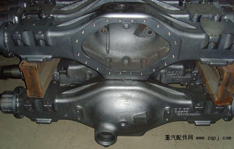 AZ9981330066,AC16桥桥壳总成,济南同发重型汽车配件商行