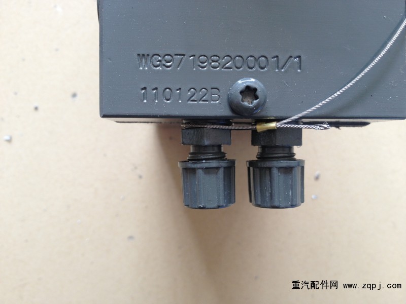 WG9719820001/1,HOWO驾驶室举升泵,济南顺德重汽商贸有限公司