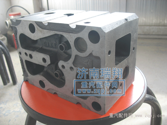 重汽汽缸盖AZ1095040123