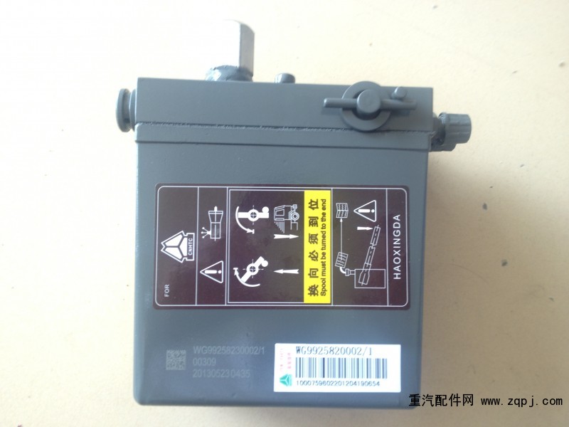 HOWO A7 驾驶室举升泵WG9925823002/1