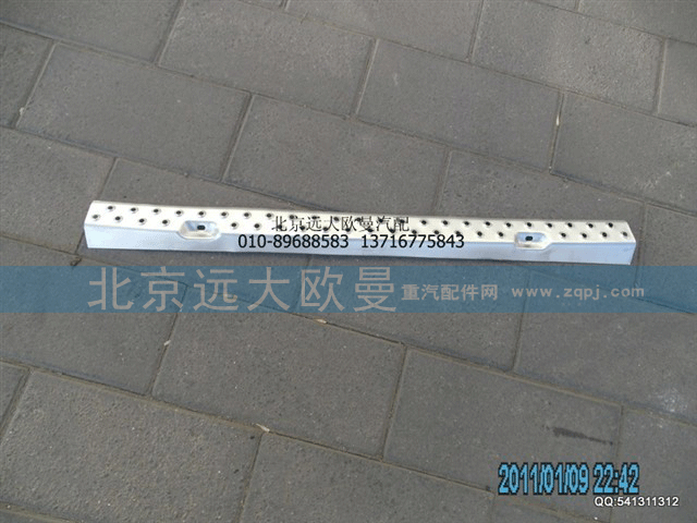 1B24953100446 保险杠防滑板ETX