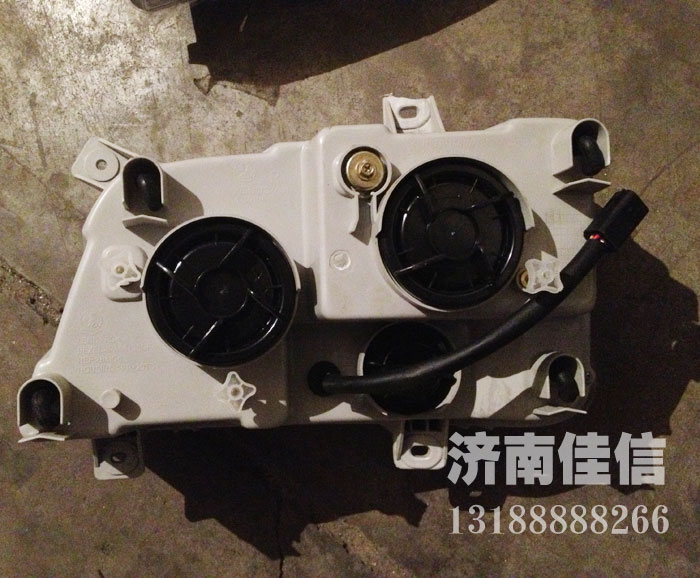 AZ9525720002,右前组合大灯,济南同驰汽车配件有限公司