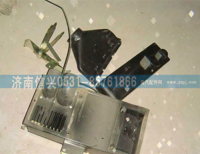 WG1600840024,右热水加热器,济南信兴汽车配件贸易有限公司