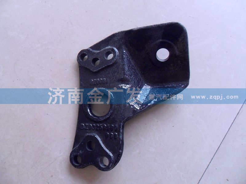 DZ93259599998,发动机前支架（右） 德龙,济南金广发商贸有限公司