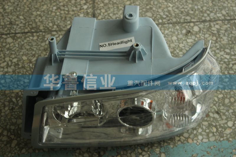 WG9719720002,前大灯右,济南约书亚汽车配件有限公司（原华鲁信业）