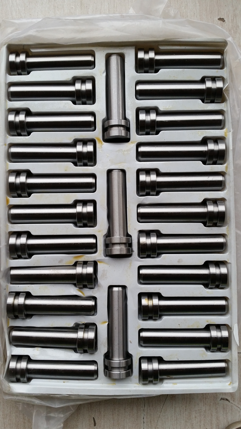 濰柴發(fā)動(dòng)機(jī)WP10機(jī)油泵中間齒輪軸614070056/614070056