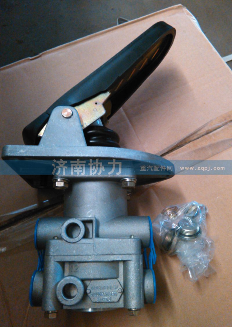 中国重汽特种车码头车配件 制动踏板总成 TZ53733600040/TZ53733600040