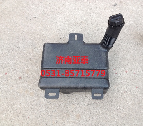 1664860010-2,豪沃A7喷水壶短颈,济南市铭卡汽车配件配件厂