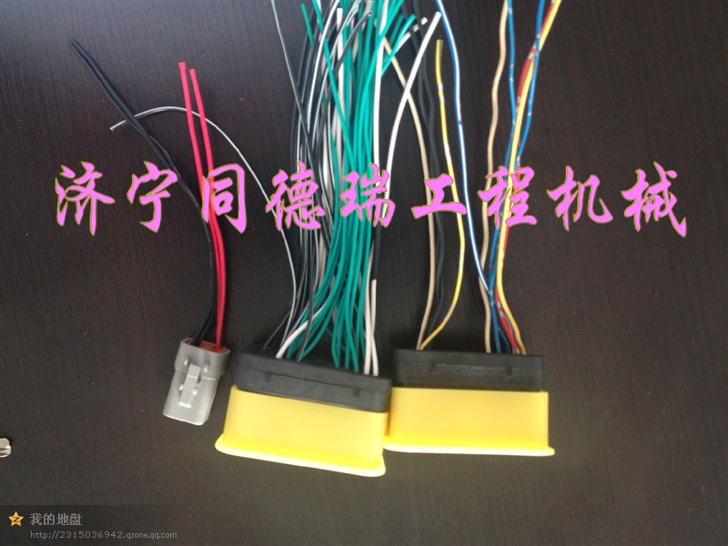 小松PC-8发动机控制器接头