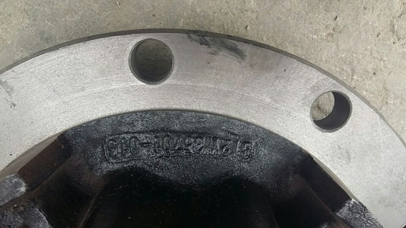 812W35701-0156,重汽曼桥后轮毂,济南中孚汽车配件有限公司